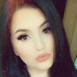 Meet your Posher, Mia